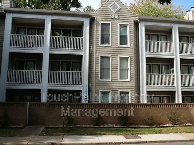 306 S Cedar St #6 — Photo 1