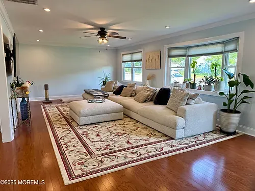 19 Spray Blvd — Photo 2