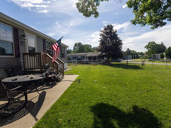 3rd image of 255 Lamplighter Blvd