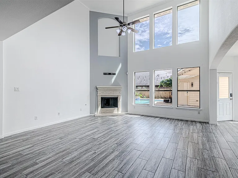 6219 Saint Rosalia Dr — Photo 11