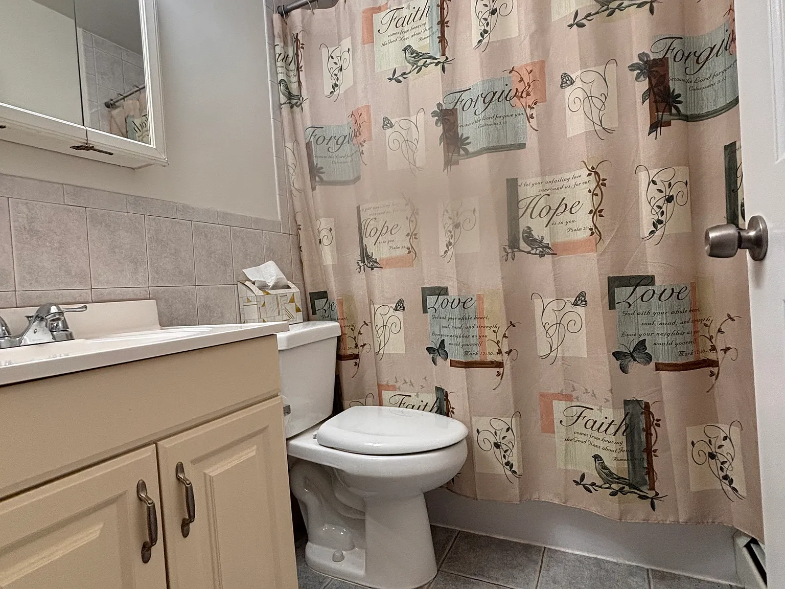 2 bed, 900 sqft, $1,800 — Photo 2