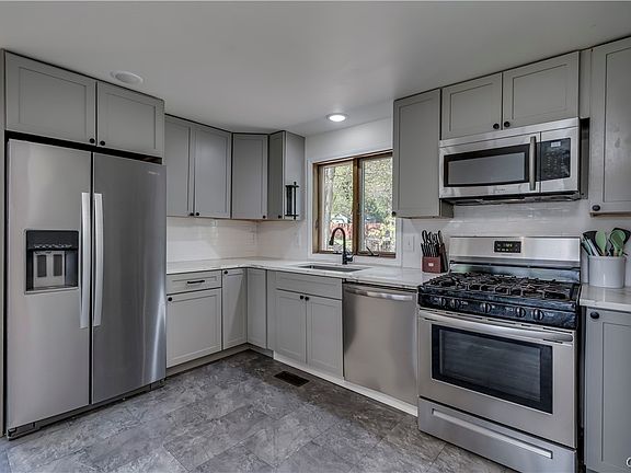 3rd image of 16 Liberty St