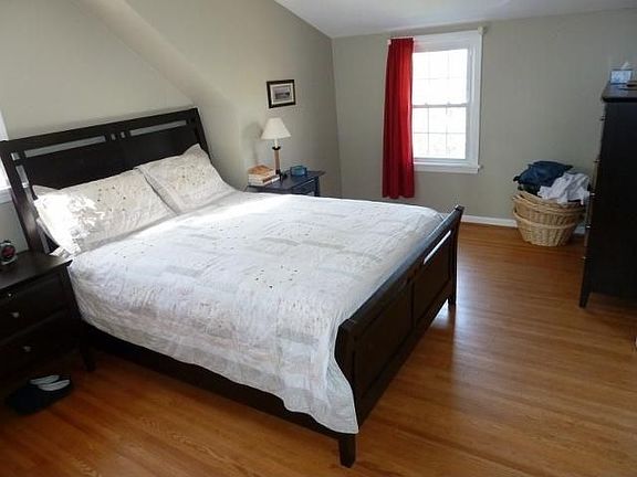 4th image of 32 Parker Dr