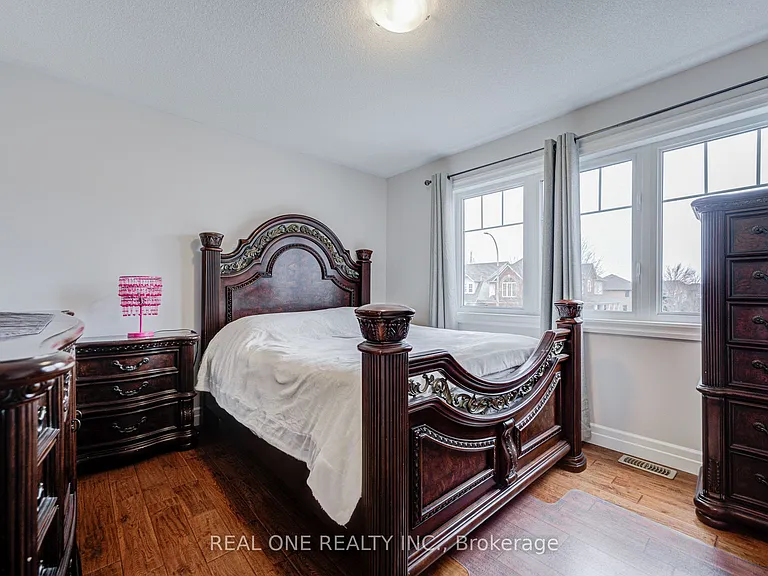 27 Cranston St #UPPER — Photo 22