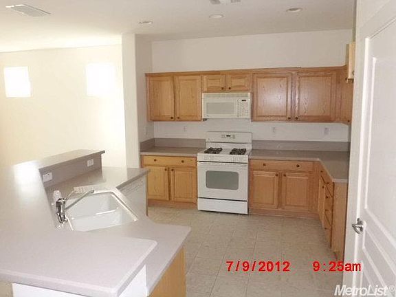 2nd image of 707 Violet Ln