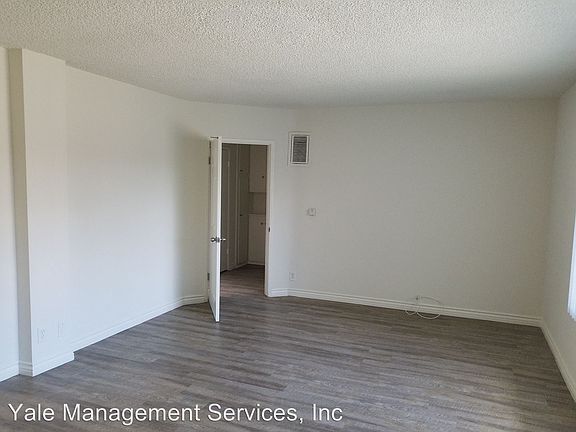 3rd image of 13447 Burbank Blvd APT 7