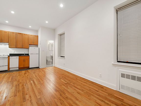 3rd image of 330 W 85th St APT 2C