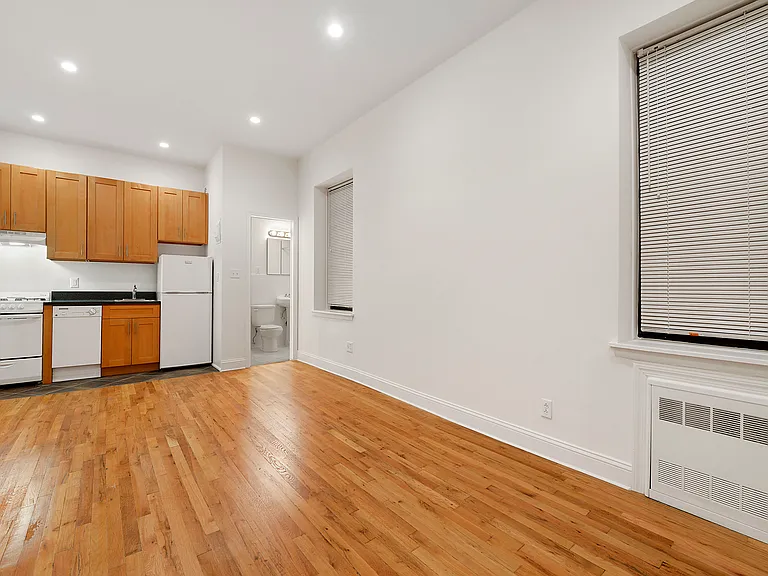 330 W 85th St #3C — Photo 2
