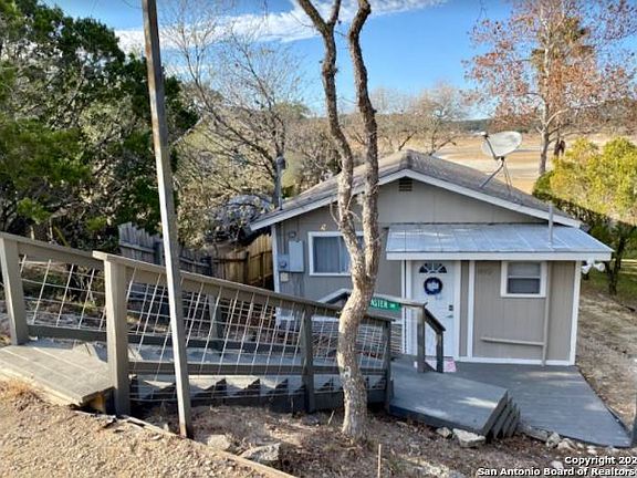 2nd image of 892 Pebble Beach Dr NW