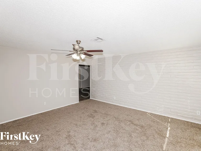 7646 N 37th Ave — Photo 8