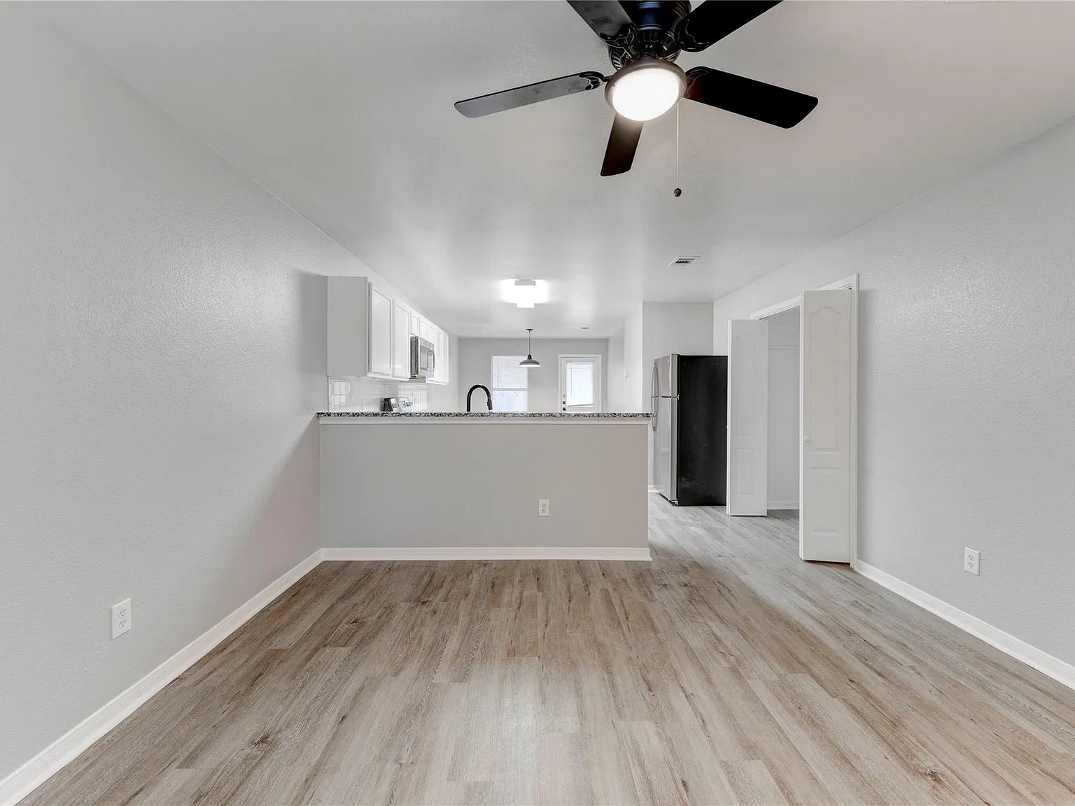 3 bed, 2.0 bath, 1203 sqft, $895 — Photo 4