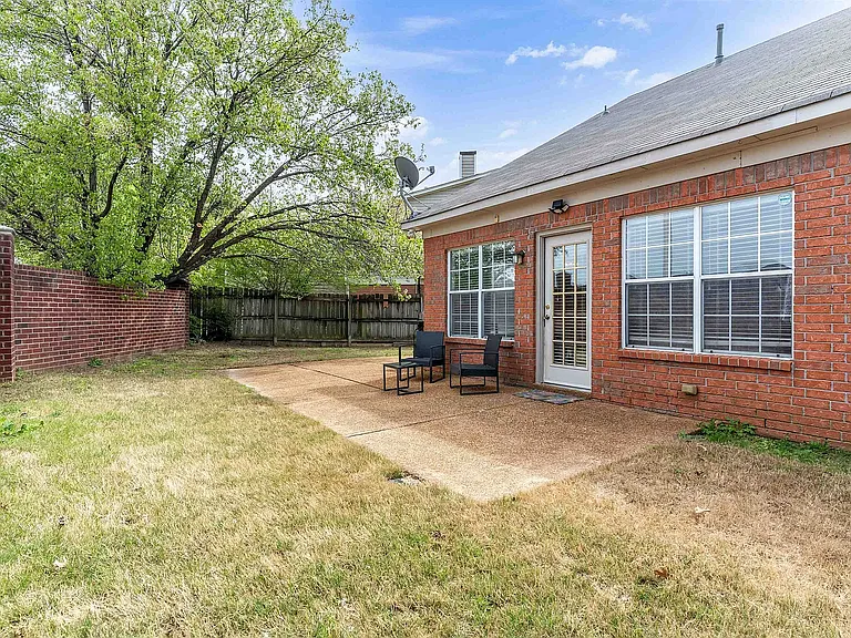 8676 Ashley Glen Cir N — Photo 19