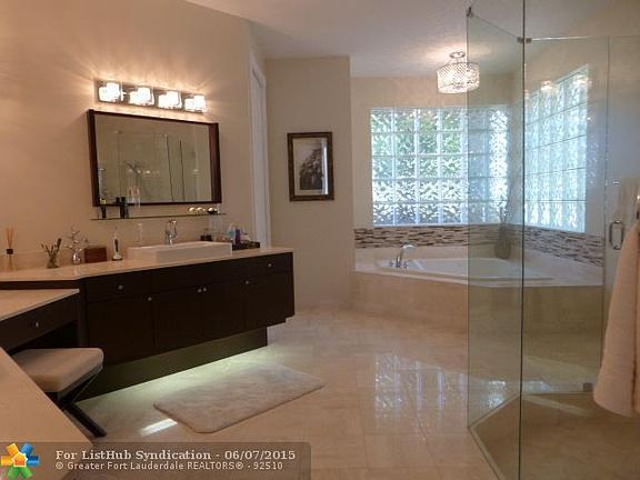 5th image of 1820 NW 124th Way