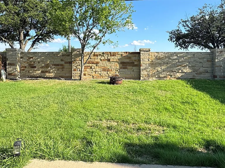 1557 Chivalry Ln — Photo 14