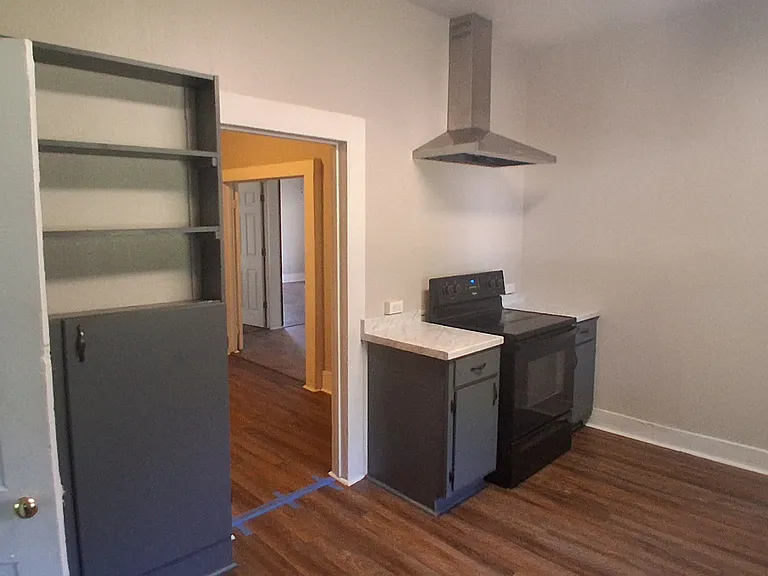 101 E Phillips St — Photo 6