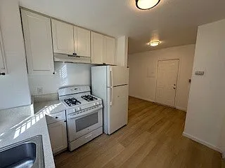 234 E 51st St — Photo 8