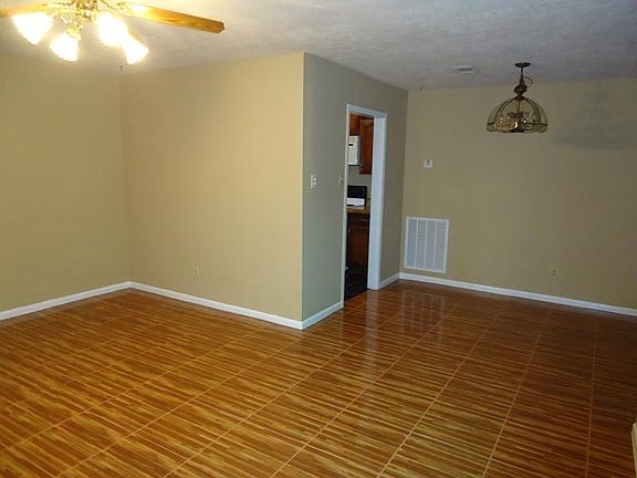 4th image of 1530 Hillside Dr