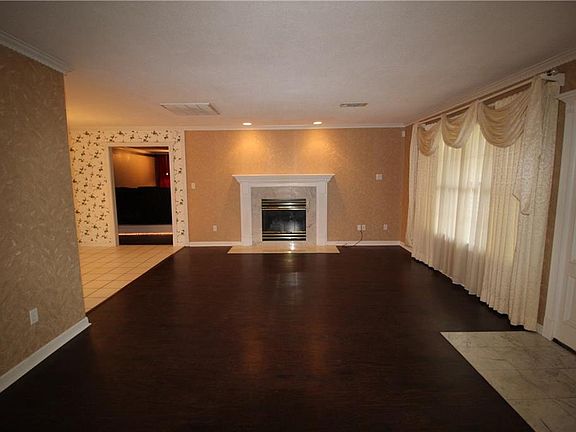3rd image of 2112 Clooney St