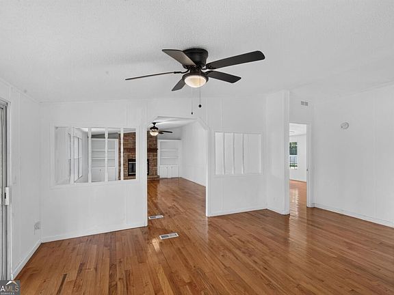 5th image of 133 Garden Ridge Dr