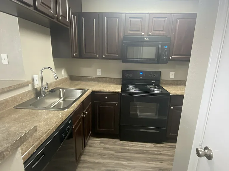 Walnut Creek Apartments — Photo 15