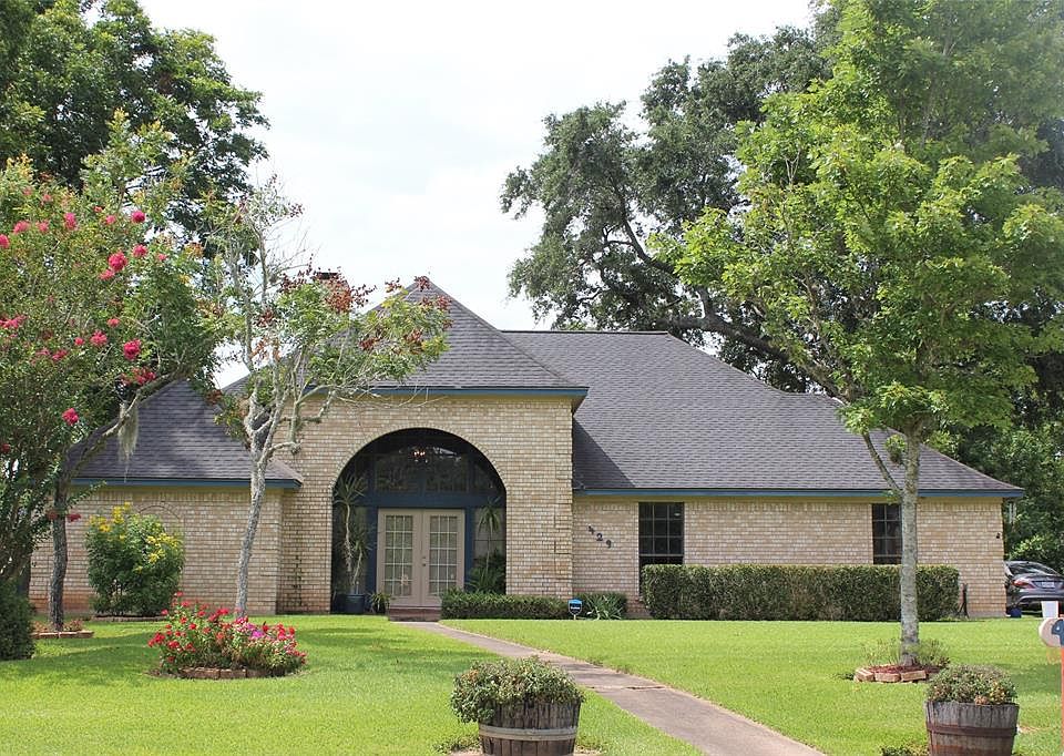 1st image of 429 Huckleberry Dr