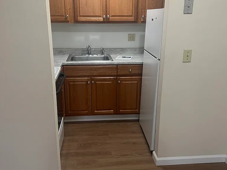 138 Grassy Plain St #9 — Photo 6