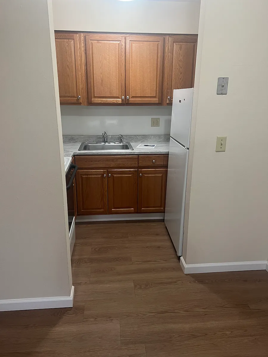 Building Photo - 138 Grassy Plain St #1