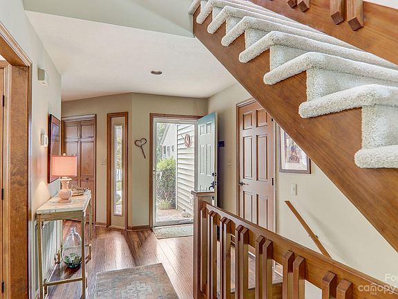 4th image of 344 Laurel Park Pl