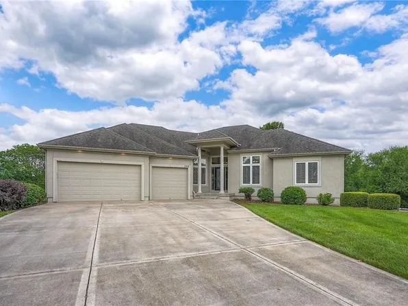205 SE Hackamore Dr, Lees Summit, MO 64082