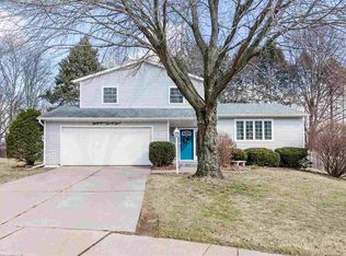 3923 Fairhaven Ct, Davenport, IA 52807