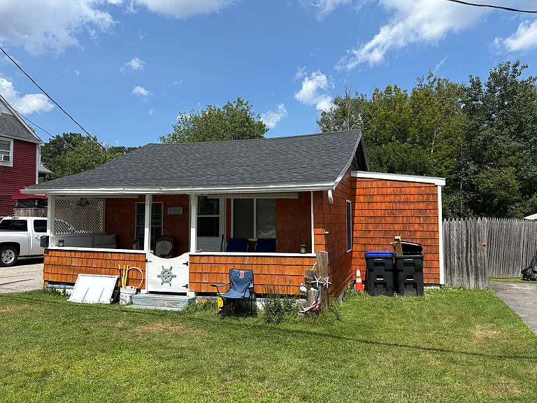 10 Carll Ave — Photo 1