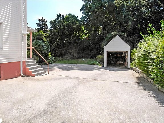 4th image of 1039 N Virginia Ave NE