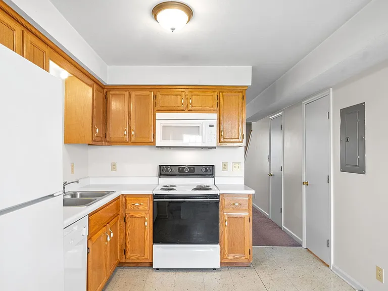 Needmore Road-630-694 — Photo 10