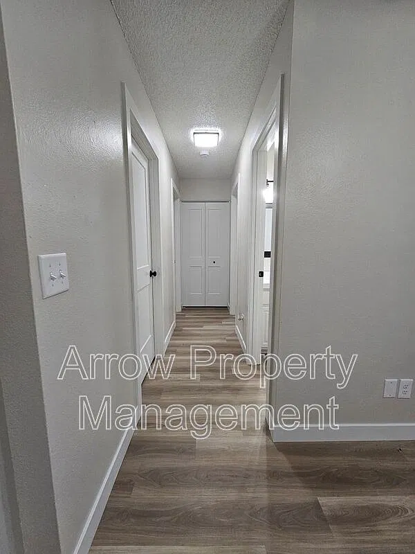 2 bed, 1.0 bath, $790 — Photo 3