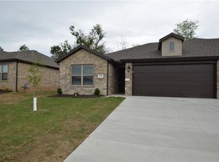 1560 Sandpiper St, Centerton, AR 72719