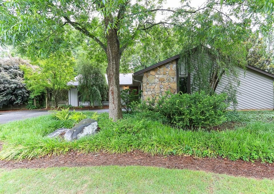 1st image of 465 Hearthstone Ln SE