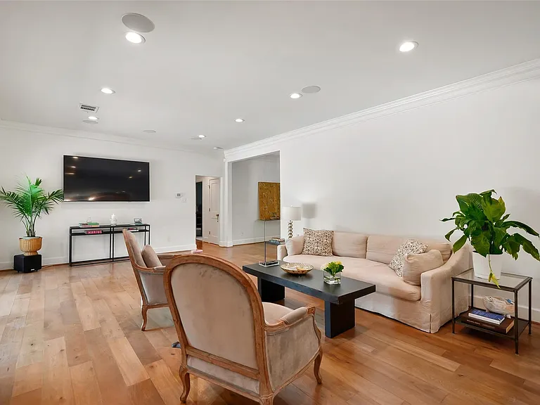 9411 Endicott Ln — Photo 19