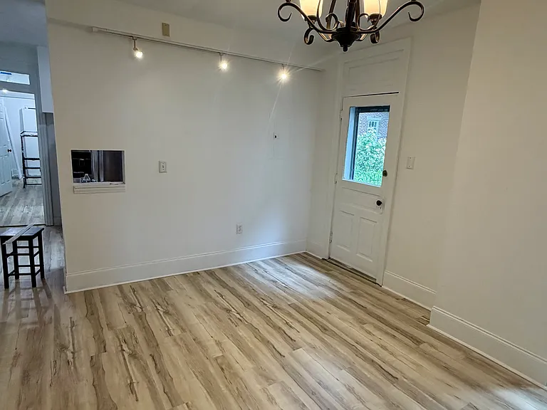 549 S Front St #A — Photo 11