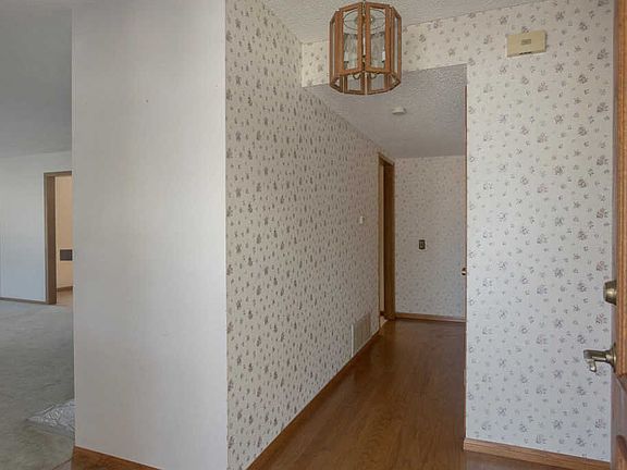 5th image of 1031 Gardner Ave