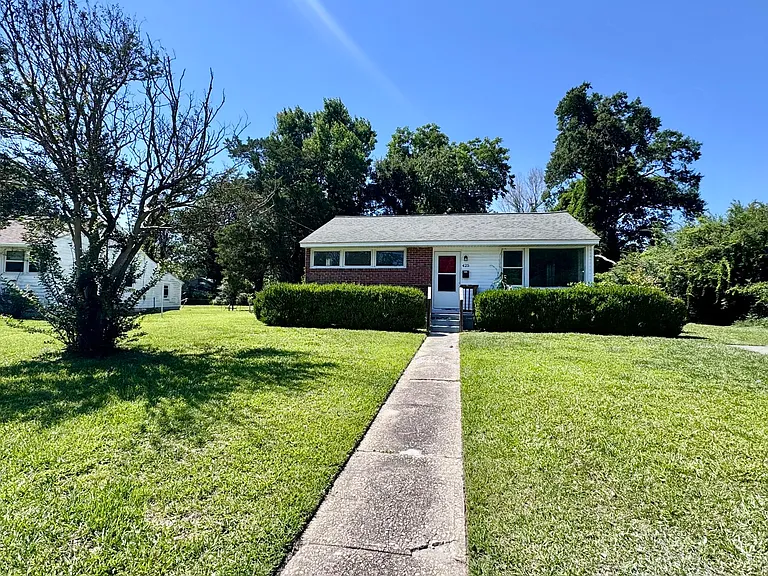 425 New River Dr — Photo 1