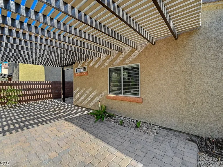 8454 Cerritos Ct — Photo 37