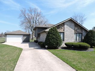 15037 Kilbourne Ave, Midlothian, IL 60445