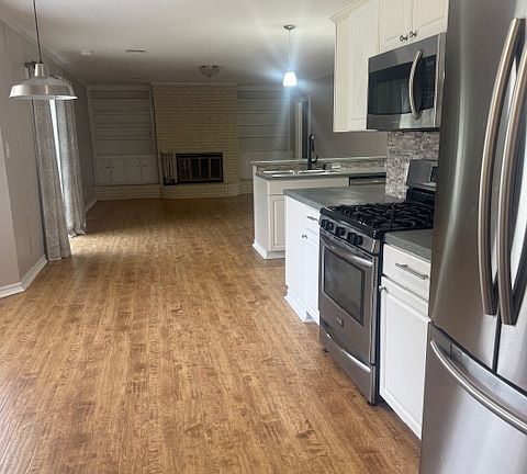 4th image of 4637 S Maplewood Ave