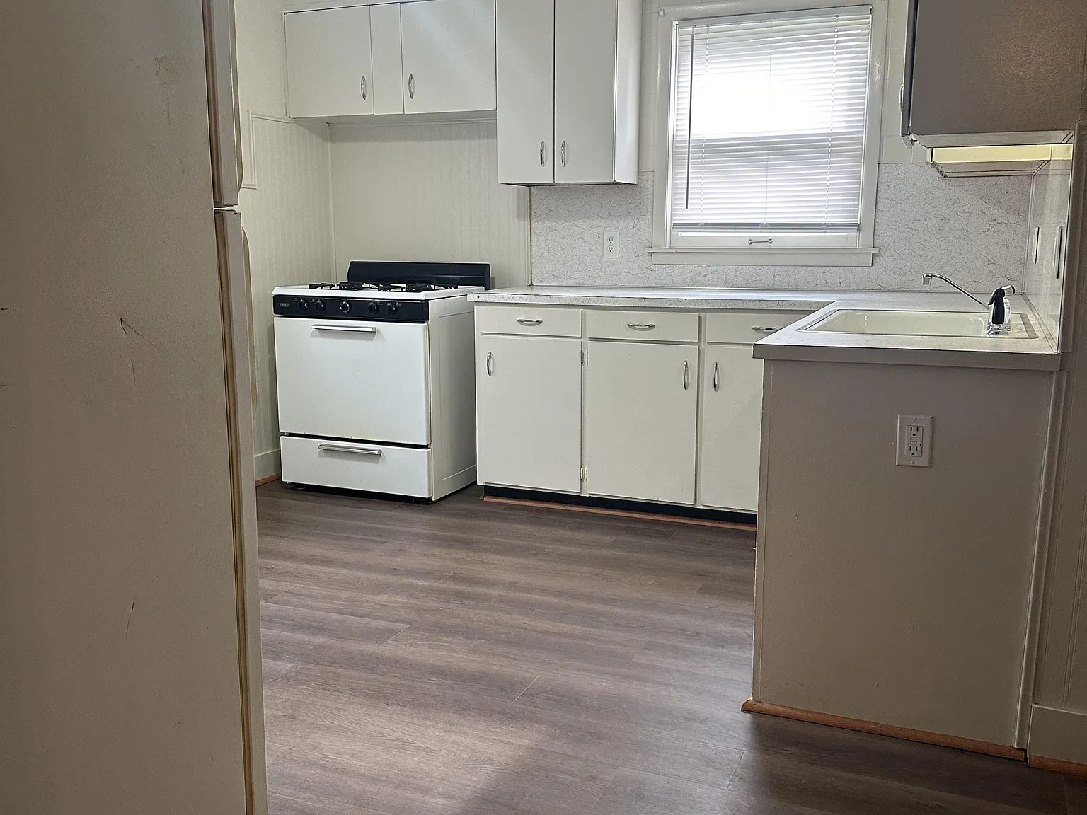 200 East Joy - 4 — Photo 3