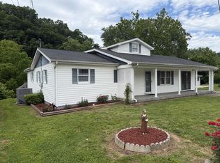 369 Wallen Dr, Van Lear, KY 41265