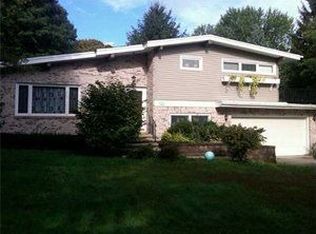 6840 Picture Lake Dr, Hamburg, NY 14075