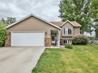 2907 Village Green Dr, Moorhead, MN 56560