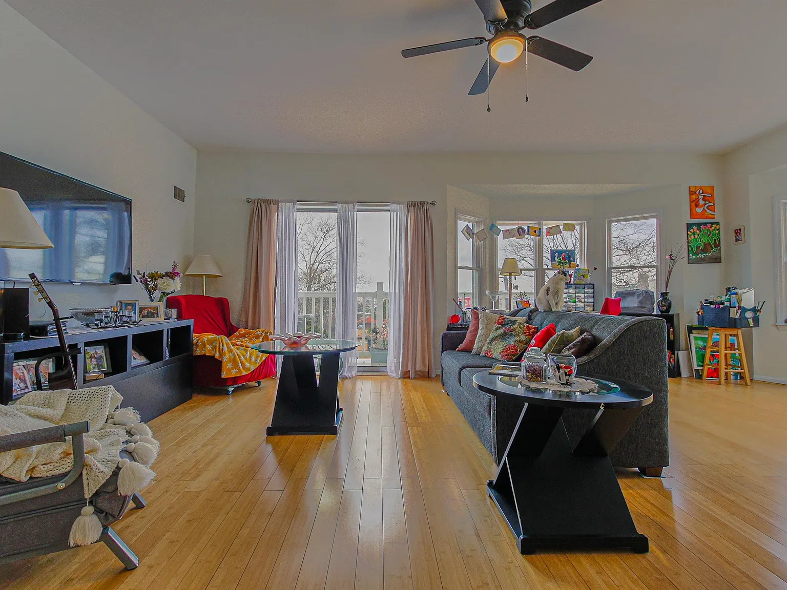 1 bed, 1.0 bath, 718 sqft, $2,300 — Photo 2