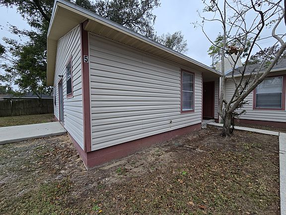 4th image of 308 W Crescent Dr APT 5