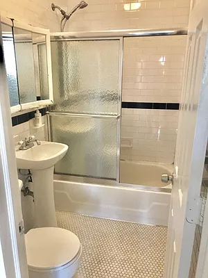 Rented by Ledvech Group | media 8